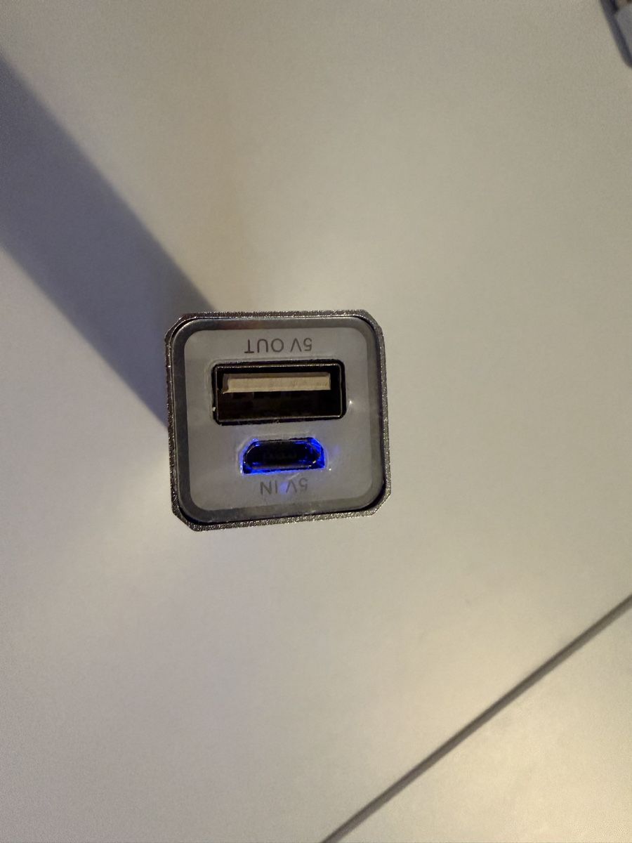 Ladegeräte: 2 Powerbanks und Kabel – Gebraucht aus Baden von CeDe22 2