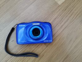 Nikon COOLPIX W100 Digitalkamera, wasserfest bis 10m