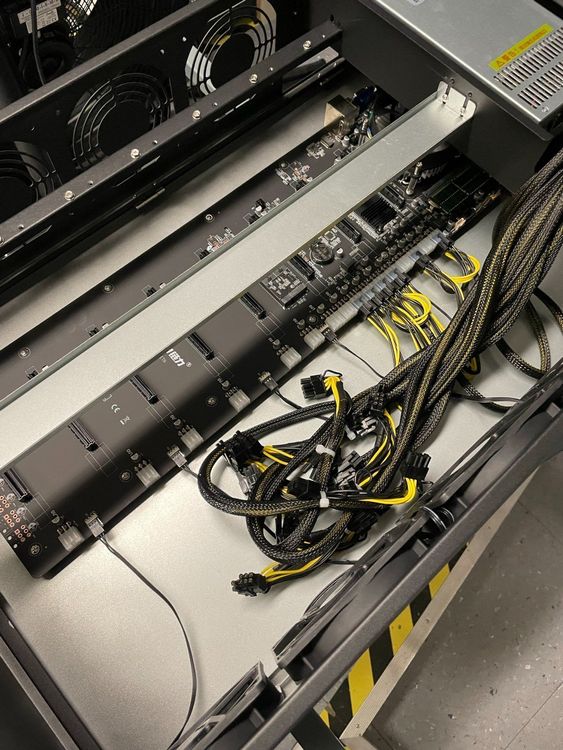 Mining Rig in Servercase (komplett ohne GPUs) (Gebraucht) in ...