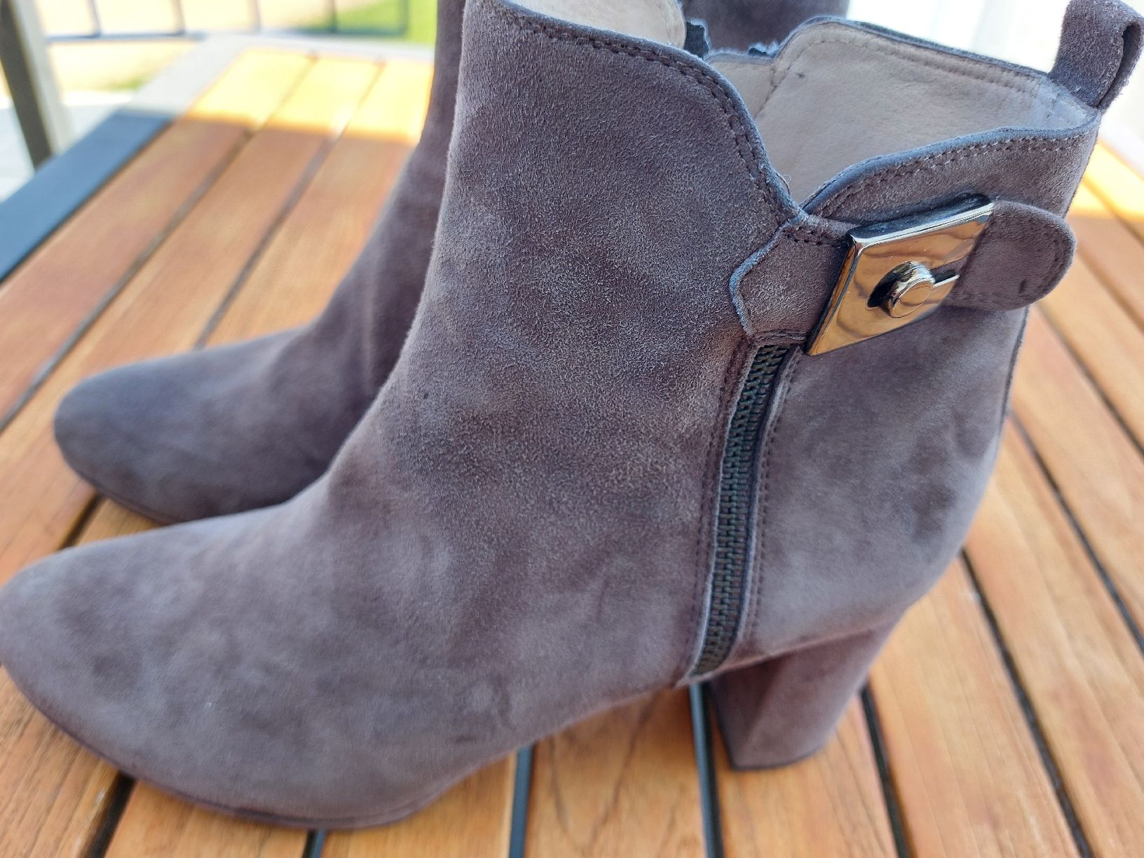 Unisa Scarpe da donna: Wildleder- Stiefeletten von unisa – Usato da Rain venduto da Lillyfra