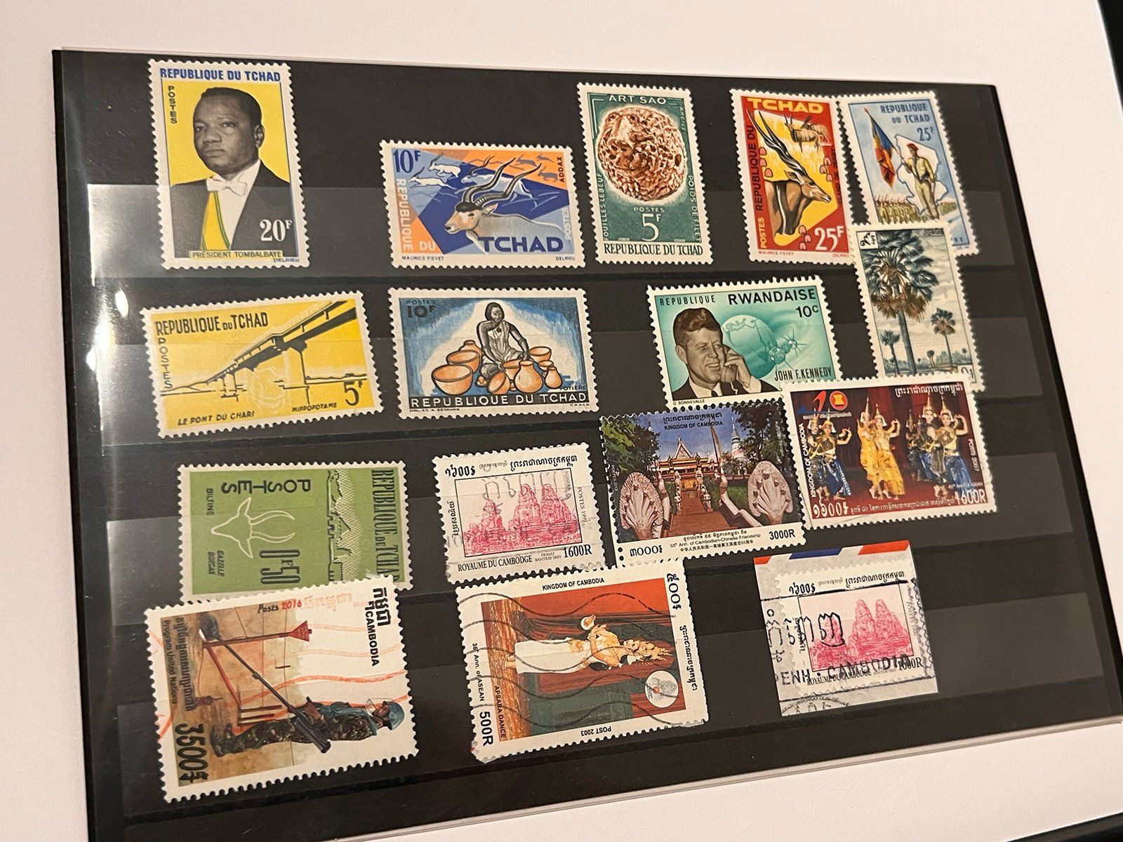 Tous les timbres: Briefemarke lot Tchad, Rwanda, Cambodia – D'occasion à Riva san vitale par abd_p86k