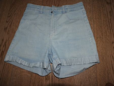 Sommerliche High Waist Jeans Shorts, hellblau, Grösse 170