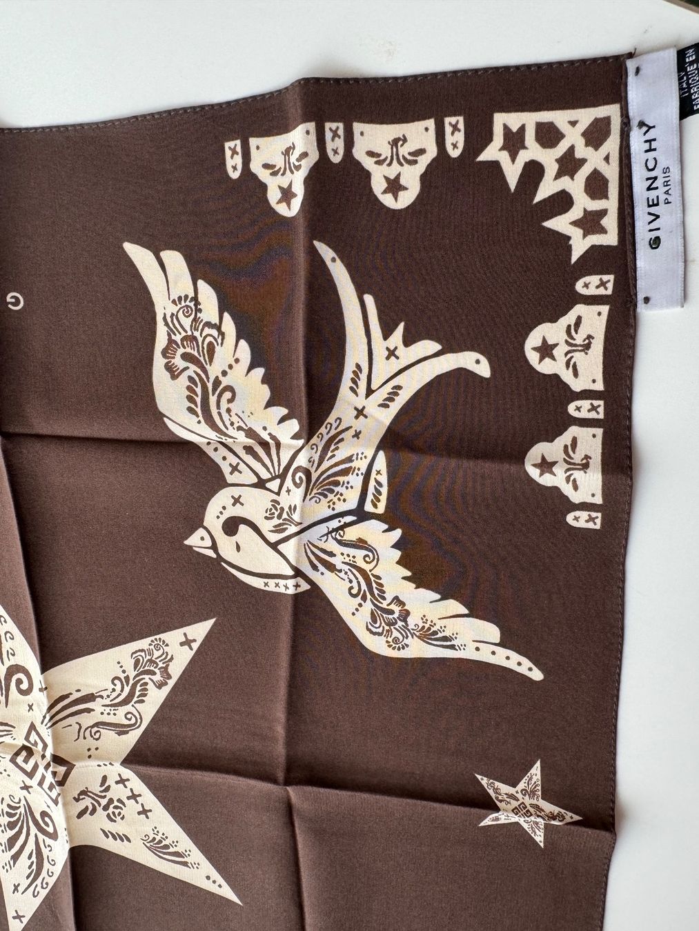 Givenchy Foulard & Sciarpe: Givenchy Tuch Foulard Swallow – Usato da Schaan venduto da MivrSh 1