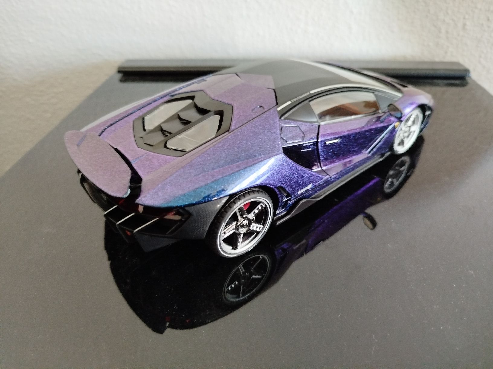 Lamborghini Modellini d'auto: Voiture miniature Lamborghini centenario 1/18 – Nuovo (secondo la descrizione) da Neuchâtel venduto da lyd_67kk 4