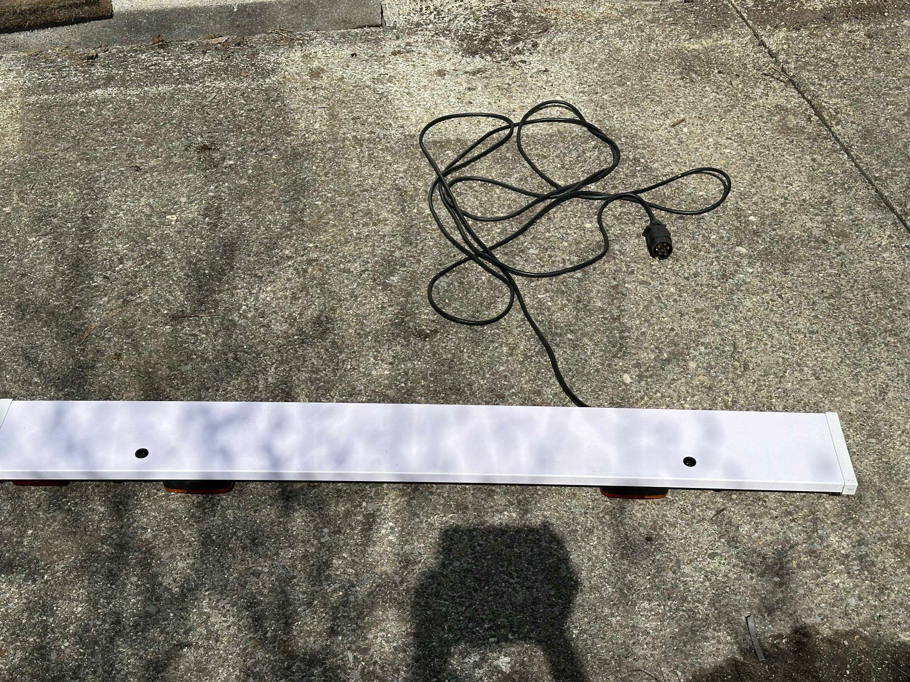 Anhänger: Anhänger Lichtleiste komplett mit Kabel und Stecker – Gebraucht aus Bennau von Santolina 2
