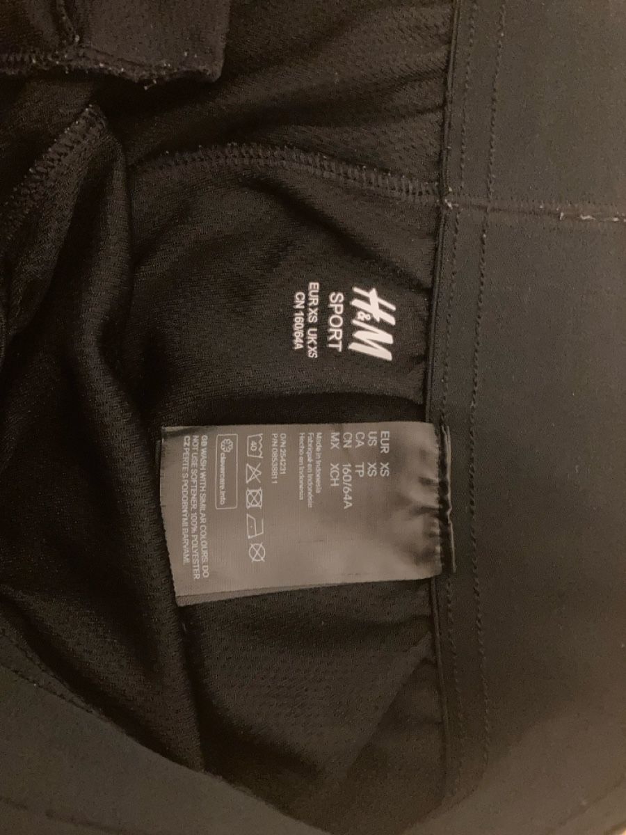 H&M Pantalons: Kurze Sporthose schwarz – D'occasion à Urtenen-Schönbühl par alessibas 2