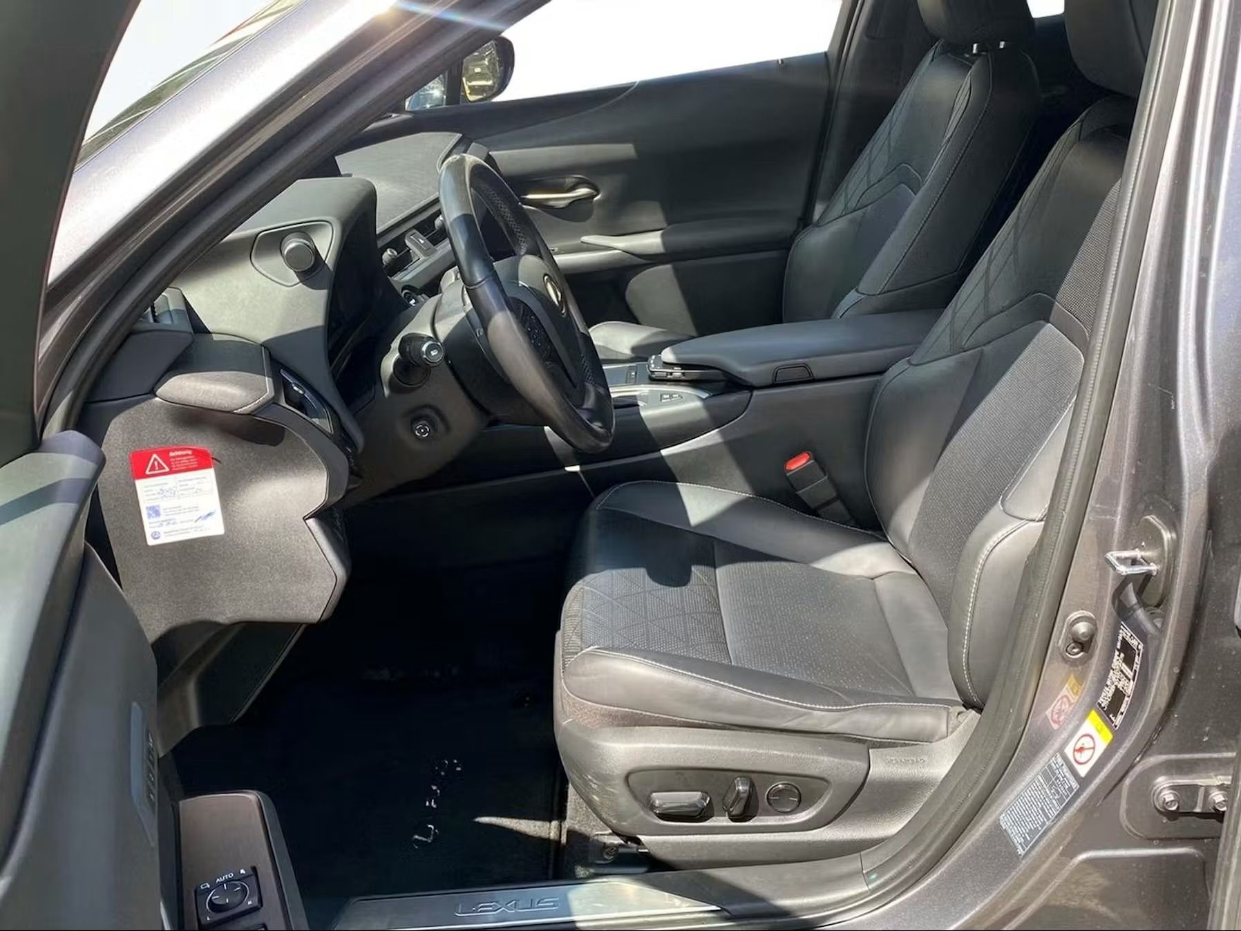 Lexus Automobili: Lexus UX 250 H – Usato da Liestal venduto da Goldart 8