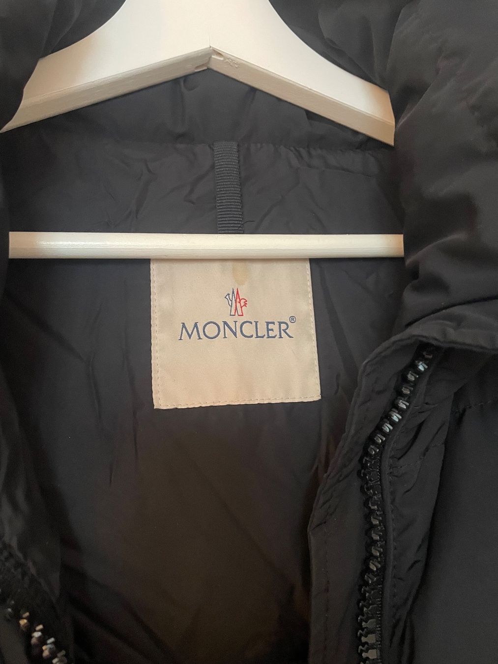 Cappotti: schwarzer Moncler Wintermantel – Usato da Zürich venduto da ohanag 3