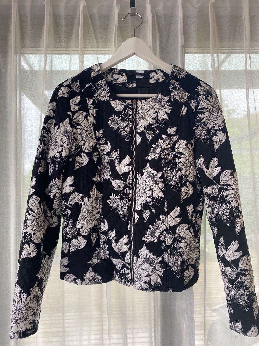 H&M Giacche: Jacke mit Blumen Gr. 40 Damen – Nuovo (secondo la descrizione) da Seewen SO venduto da HappyHappyHappy