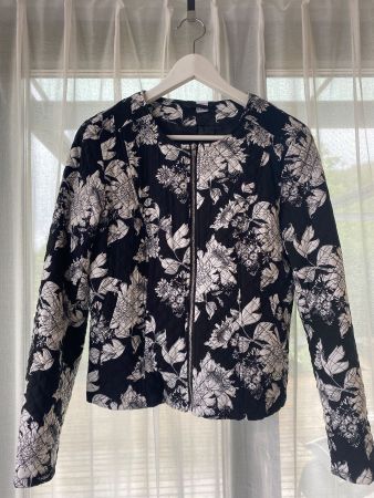 Jacke mit Blumen Gr. 40 Damen