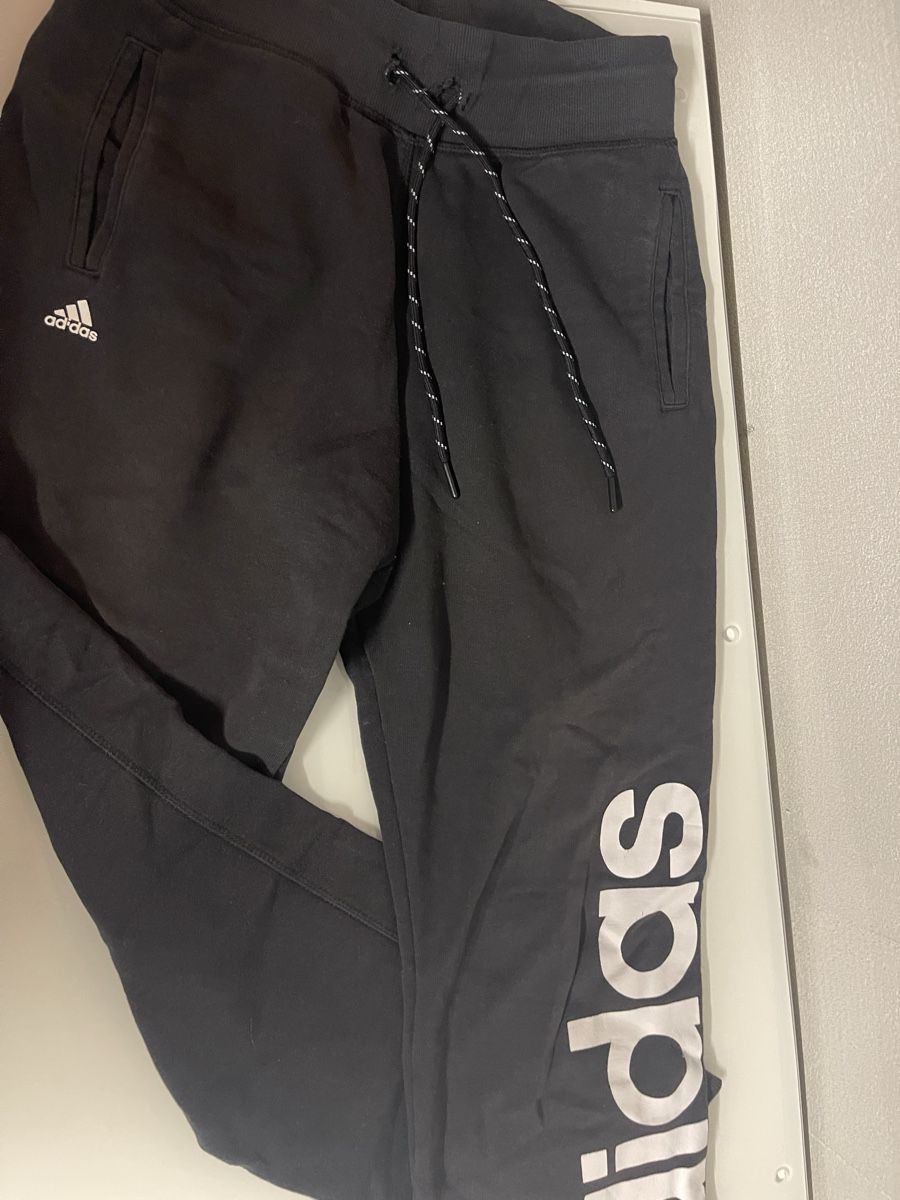 Adidas Pantaloni: Adidas Trainingshose schwarz mit Logo – Usato da Auw venduto da chr_vcc8 5