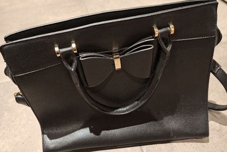 Damen Handtasche schwarz mit Schleife