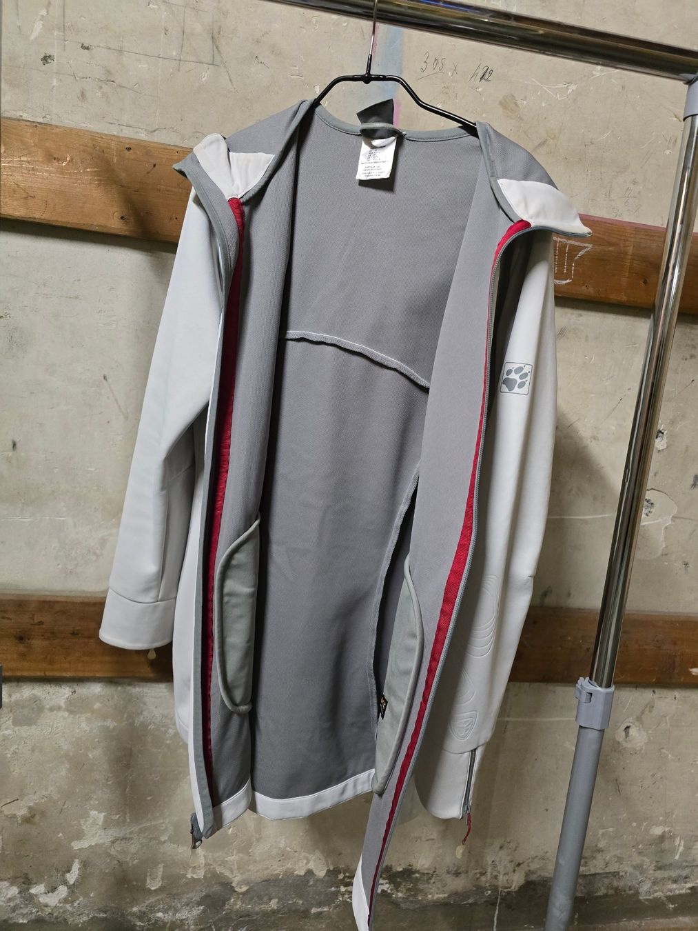 Jack Wolfskin Giacche: Kleidung: Jack Wolfskin Softshell Jacke, hellgrau, Grösse M – Usato da Romanshorn venduto da Rachacha 9