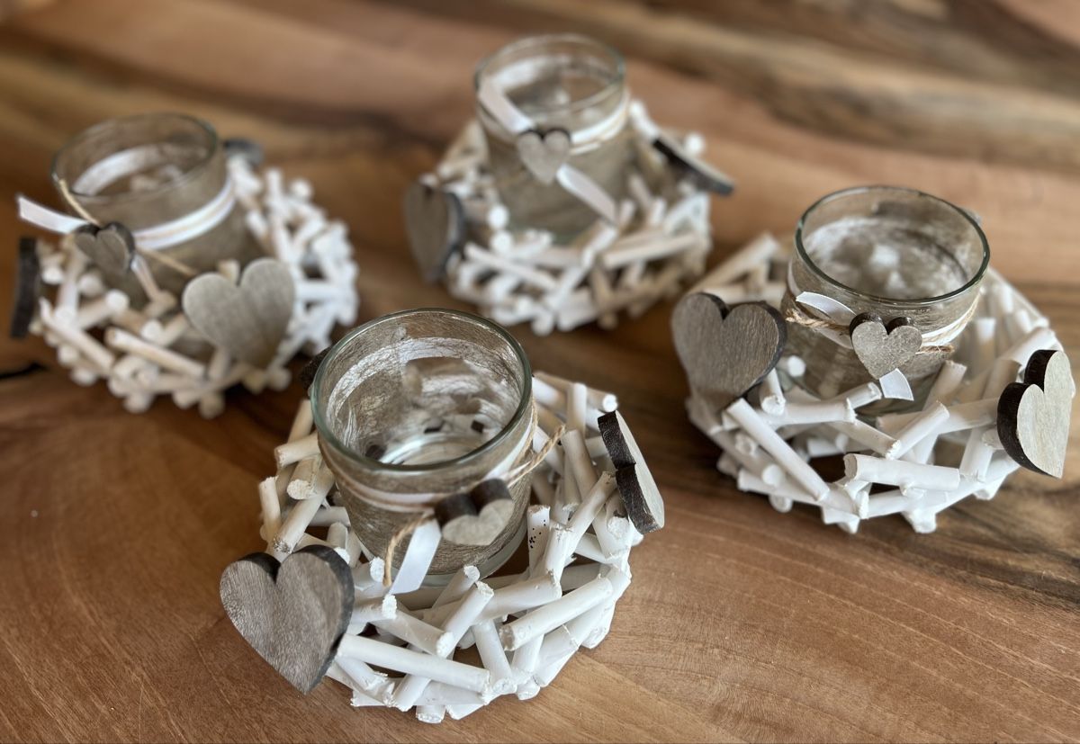 Tutte le decorazioni: Romantisches Windlicht mit Holzherzen - Winterdeko! – Usato da Derendingen venduto da Laubfleckerli