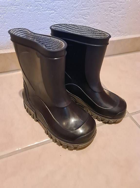 Spirale Scarpe per ragazzi: Bottes imperméable pluie neige taille 22 – Usato da Orbe venduto da wulfnacht