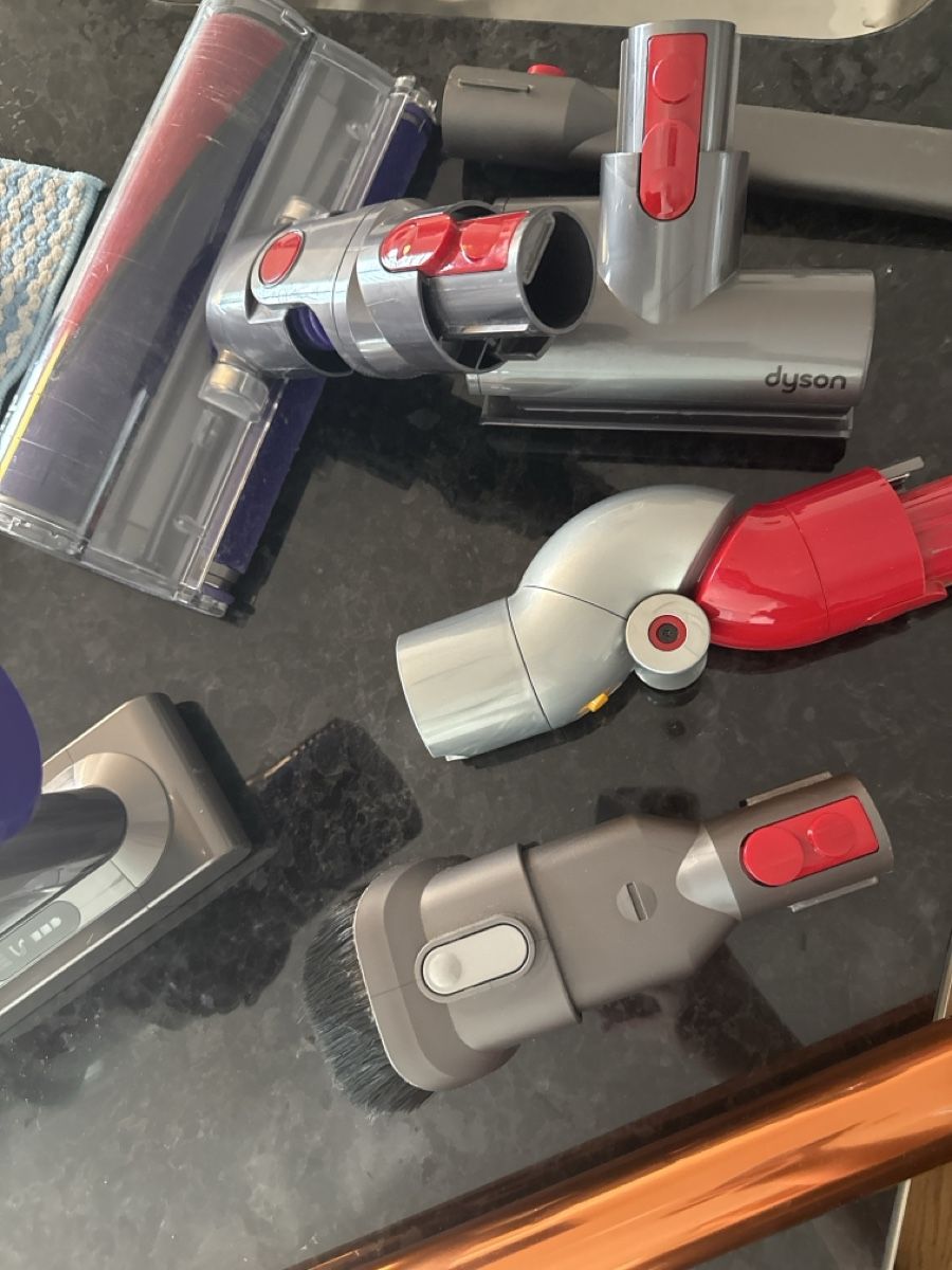 Dyson Staubsauger & Zubehör: Dyson Staubsauger  – Gebraucht aus Lengnau BE von mat_mw9v 2