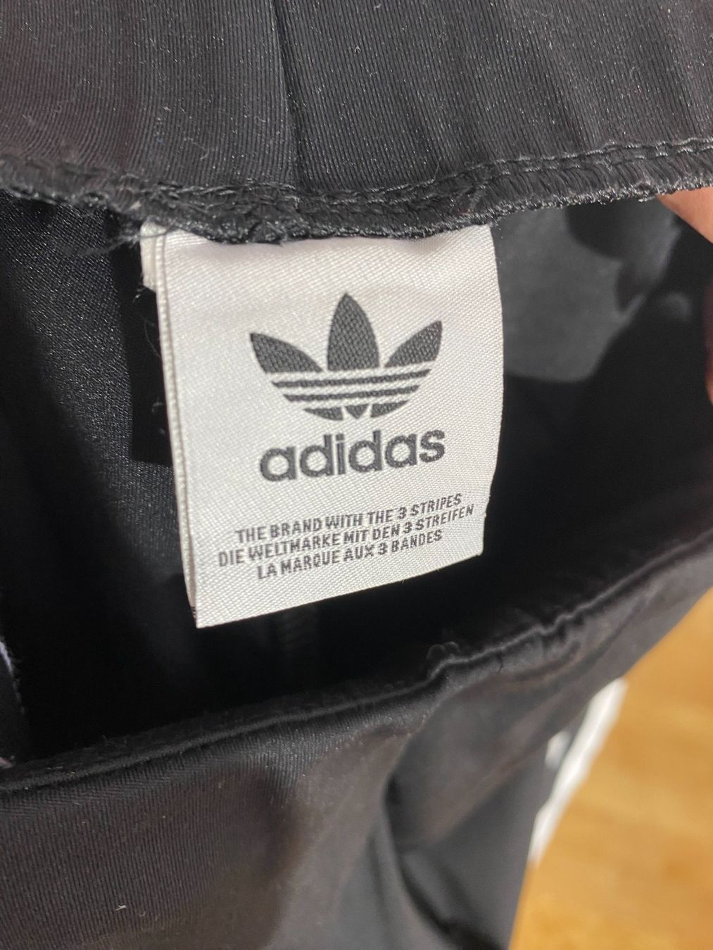 Leggings: schwarze Adidas Legings mit Flaredcut, Gr.S – Usato da Roches BE venduto da Lil_266 1