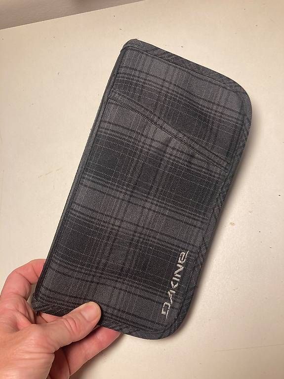 Dakine Altro in  Abbigliamento & Accessori: DaKine Passport Holder / Dokumentenetui – Nuovo (secondo la descrizione) da schaffhausen venduto da bryli 1