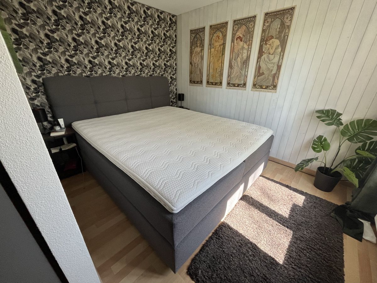 Betten: Boxspringbett grau mit Kopfteil in Übergrösse – Gebraucht aus Hettlingen von jul_9ddb