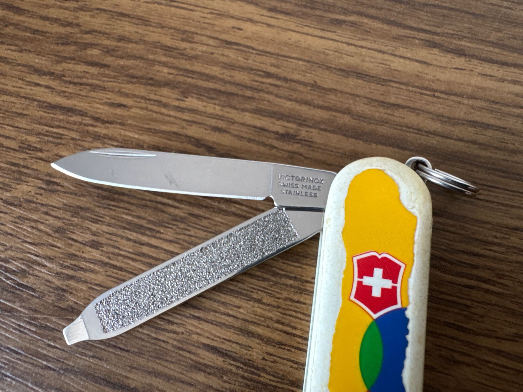 Victorinox Taschenmesser: VICTORINOX - Classic Limited Edition 2012 - Yustaposed – Gebraucht aus Andwil SG von Rainboli 3