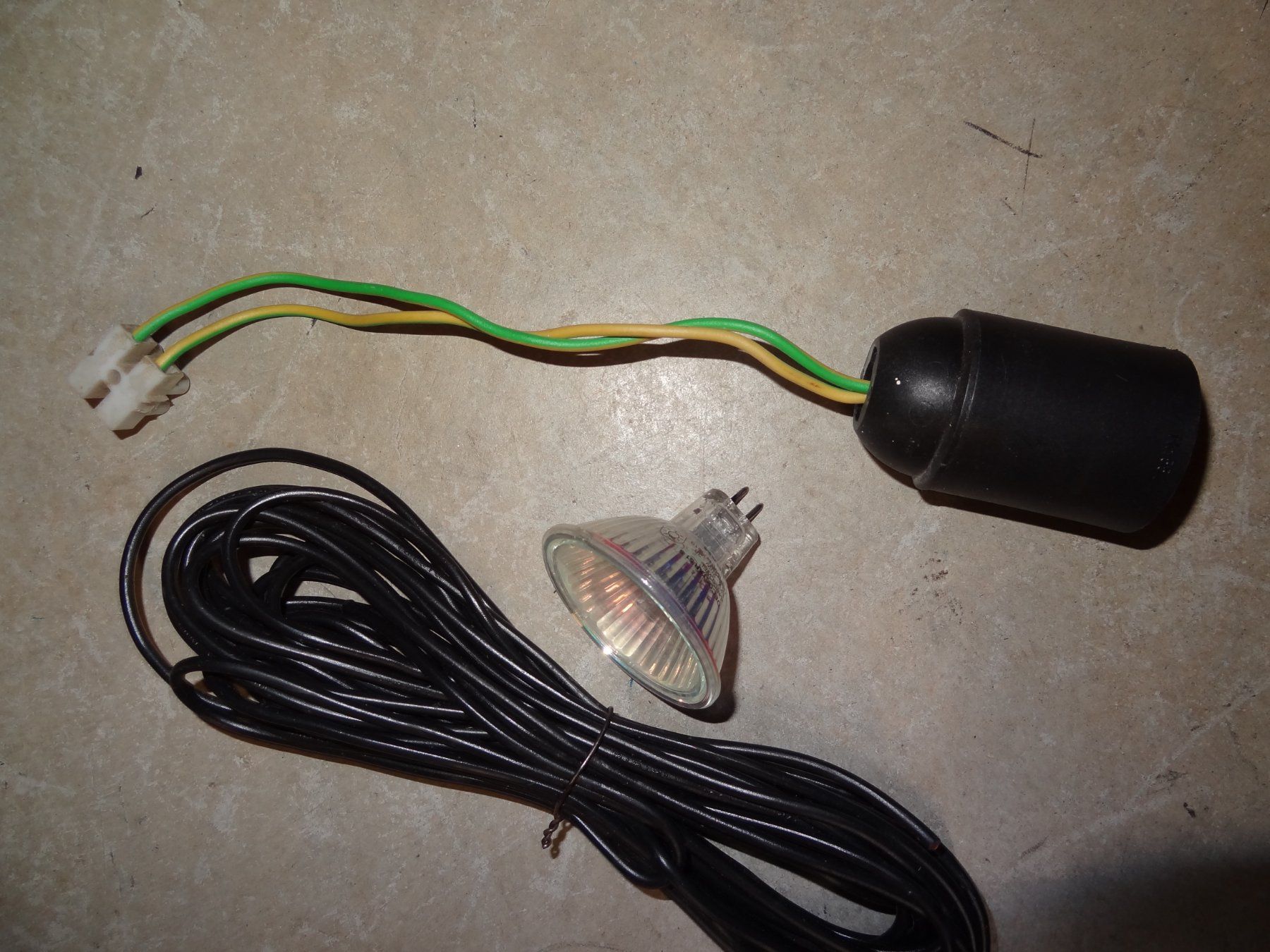 Lampade: Lampe halogène OSRAM avec douille et câble, bon état – Usato da Satigny venduto da salvatore73 5