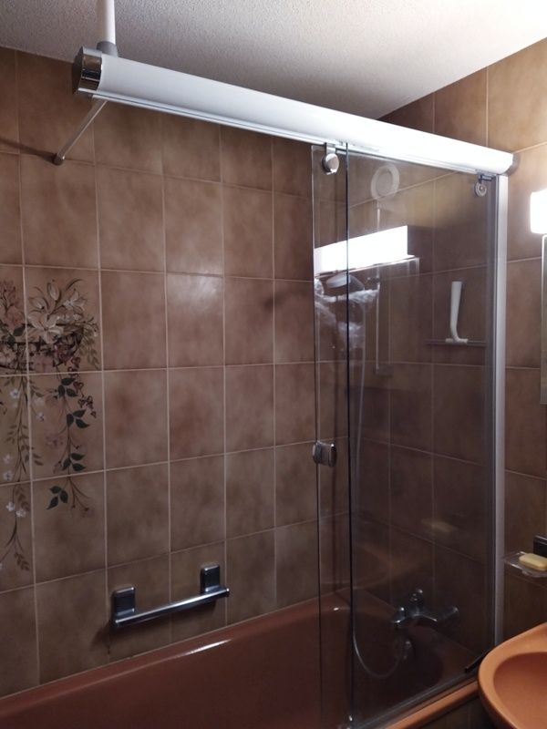 Docce: Paroi de douche pour baignoire – Usato da Morgins venduto da Laurentcorinne 1