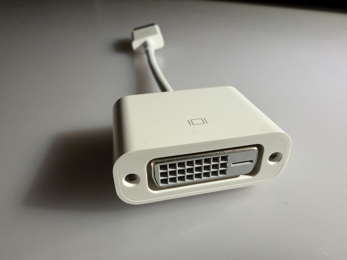 Adattatori: Adaptateur DisplayPort vers HDMI – Usato da Vevey venduto da Matx