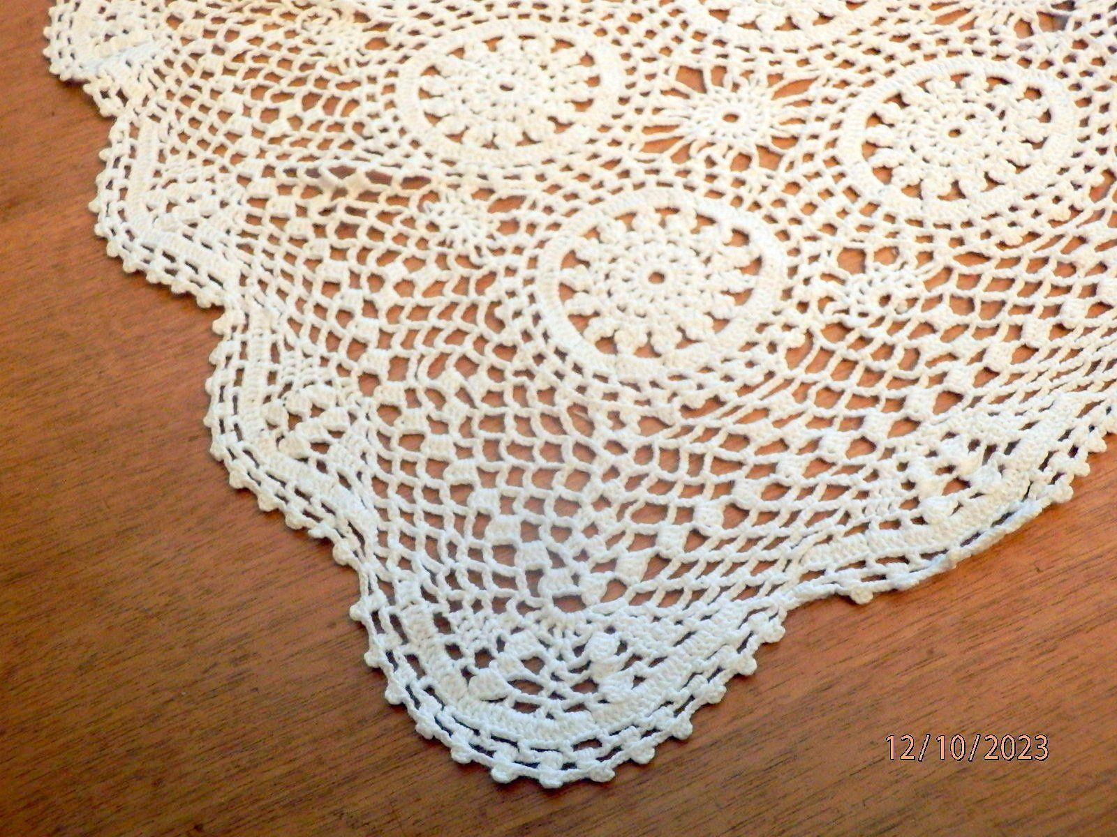 Sonstige Tischwäsche: Tischläufer,  hellbeige, handgehäkelt, 75 x 30cm, gebraucht – Gebraucht aus Ueberstorf von dinbau 3