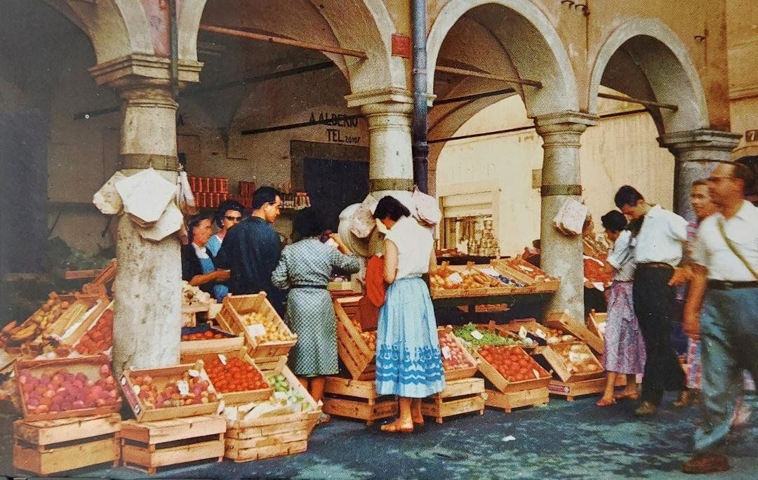 Ansichtskarten: TICINO - Mercato della frutta – Gebraucht aus Delémont von Domdom1
