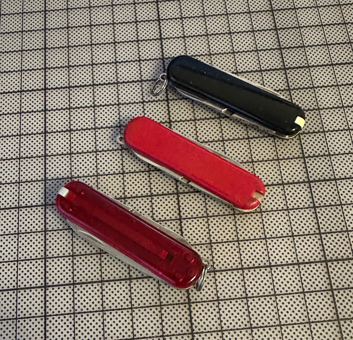 Victorinox Coltelli tascabile: Victorinox Sackmesser Schwarz, Rot & Transparent – Usato da Nussbaumen AG venduto da olitech5415 1