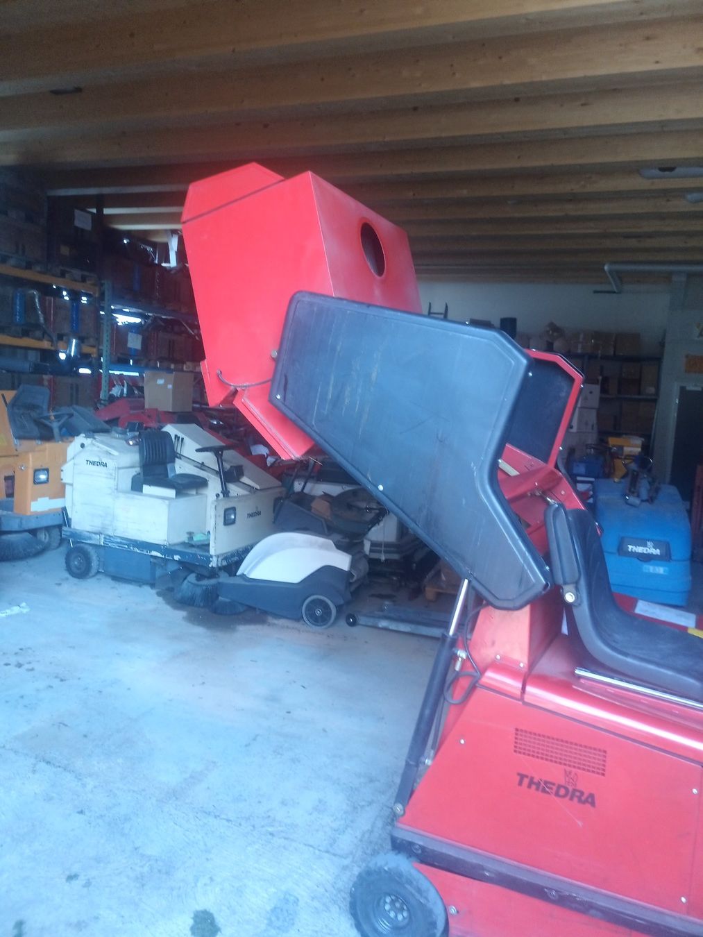 Toutes les machines: Kehrsaugmaschine RCM R 855S – D'occasion à Wallenwil par Luetolf-Technik 2