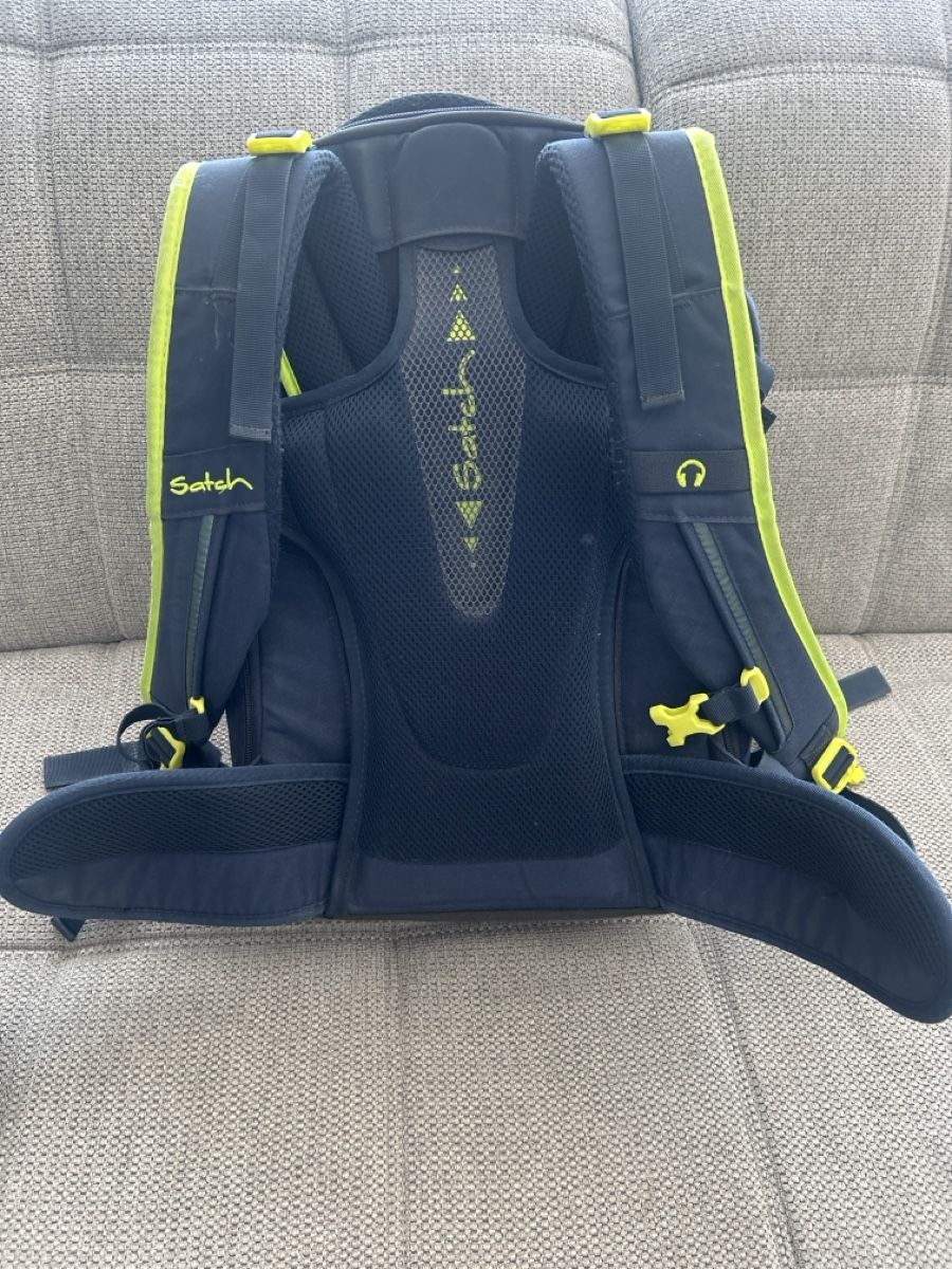 Satch Zaini: Satch Rucksack dunkelblau – Usato da Schlattingen venduto da Natel15 1
