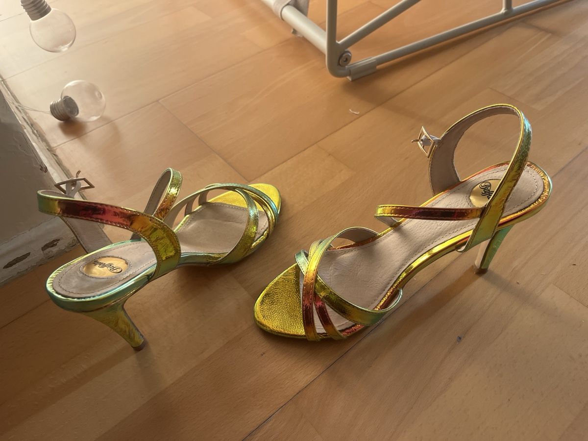 Buffalo Scarpe da donna: Buffalo Sandalen Metallic Regenbogenfarben Gr 38 – Usato da Kilchberg ZH venduto da asrael02 3