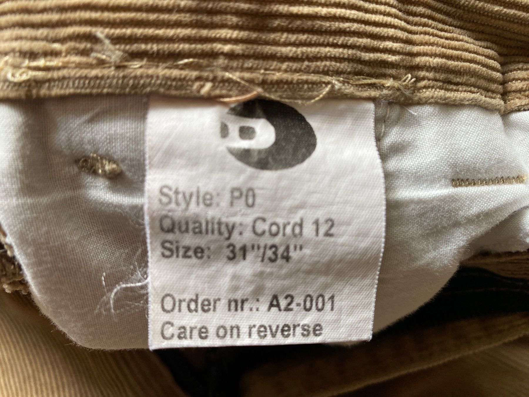 Pantaloni: Beige Cordhose, Gr. 31/34 – Usato da Sarnen venduto da Paris99 1