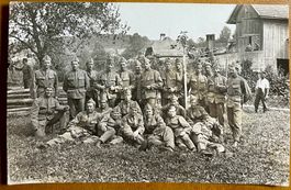 AK: CH - Militaire - Soldats pose pour la photo