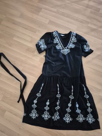 Schönes Kleid schwarz Monsoon London mit Stickerei