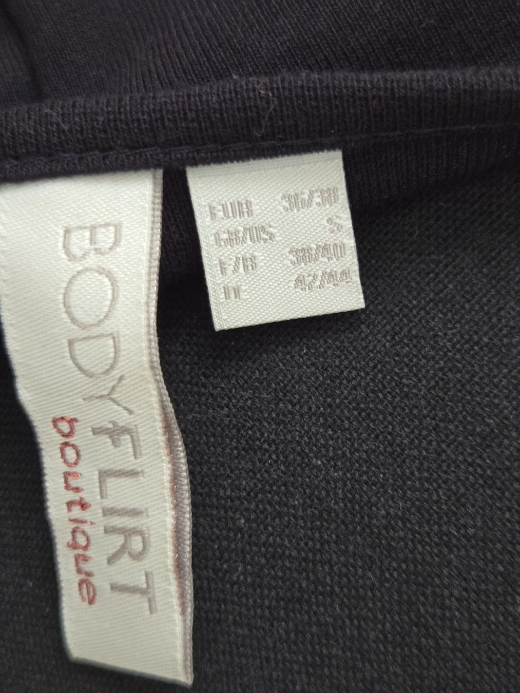 Vestiti: Kleid schwarz Grösse M mit Steinen und Muster – Usato da Rheinsulz venduto da Gilea 6