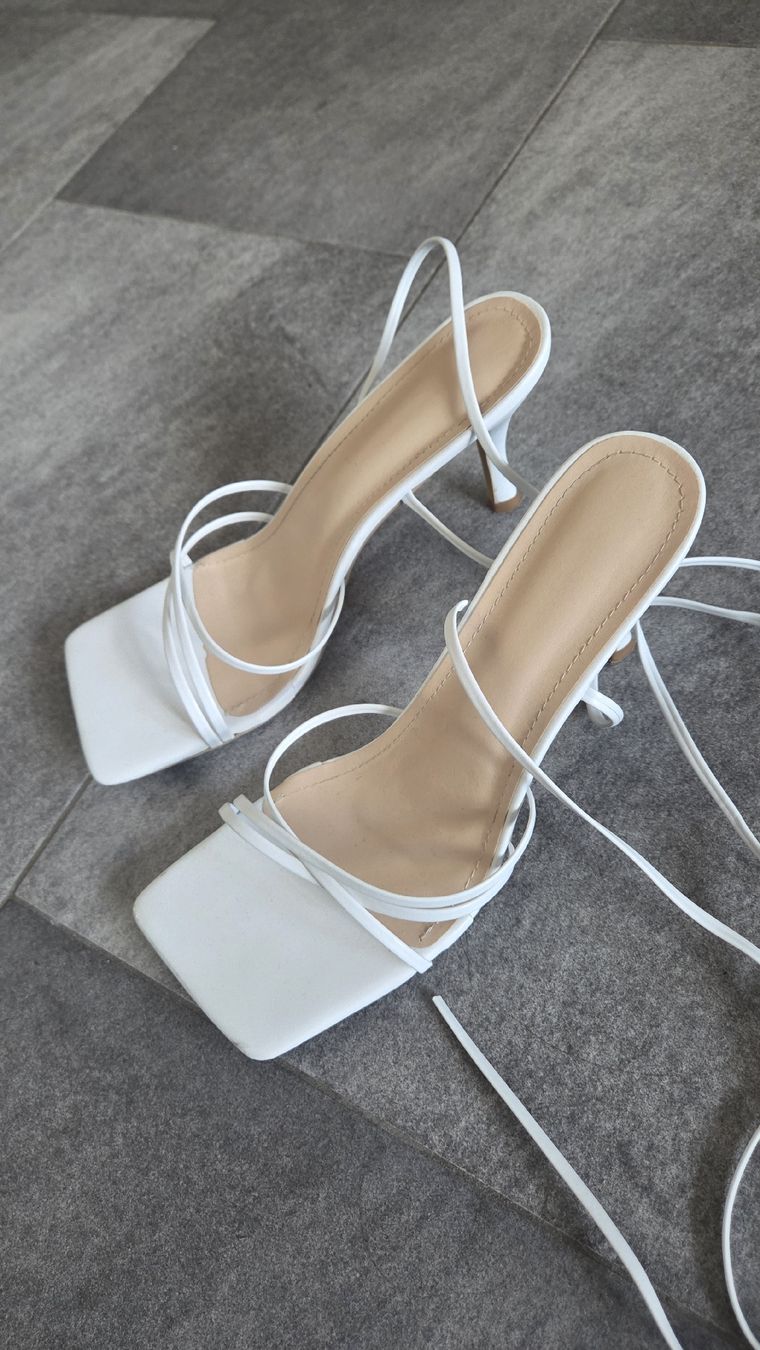 Damenschuhe: High Heels mit Beinschnürung – Neu (gemäss Beschreibung) aus Worb von lara.bklf