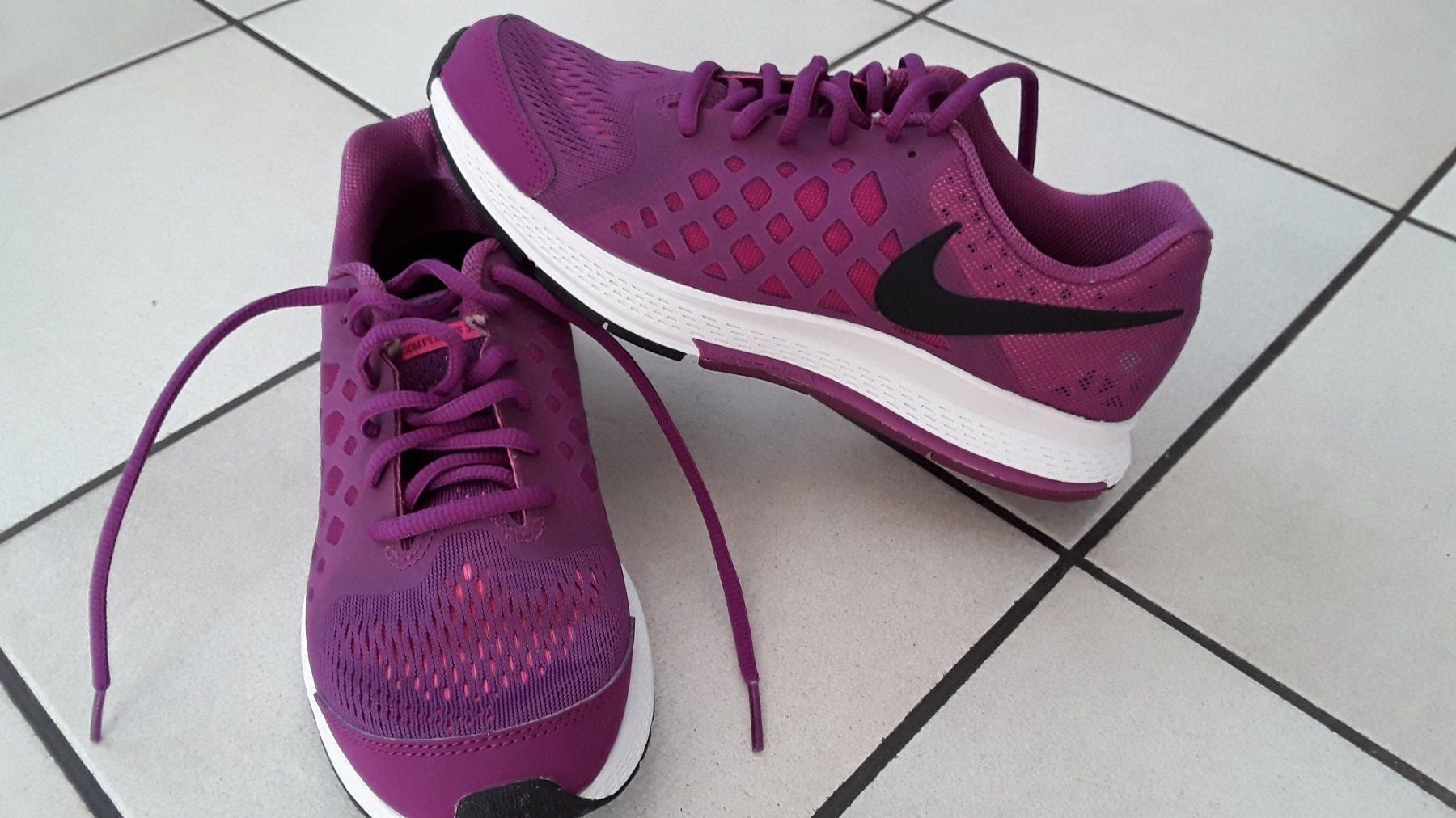 Scarpe da donna: Neu nike oder adidas turnschuhe gr 36 – Nuovo e nell'imballaggio originale da Dagmersellen venduto da L.Ga. 3