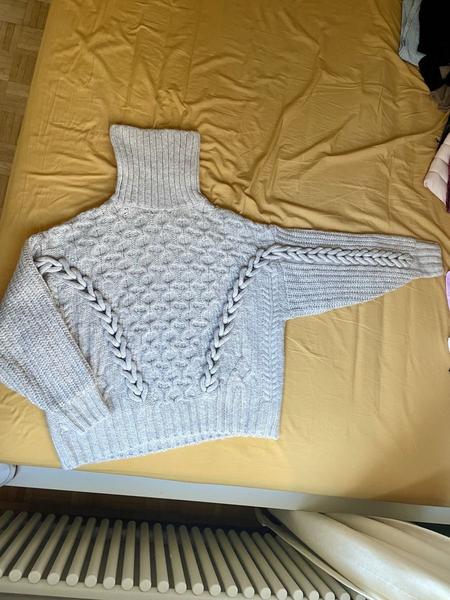 H&M Maglioni & Felpe: Oversize Strickpullover mit Zopfmuster, Grösse S – Usato da Zürich venduto da Carlajimena