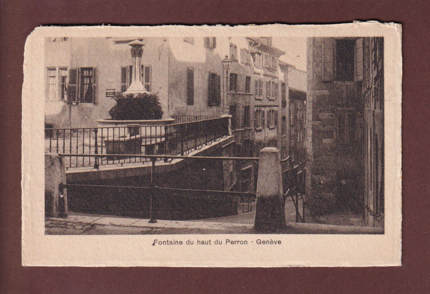 Ansichtskarten: GENEVE - Fontaine du haut du Perron – Gebraucht aus Pully von nicecards