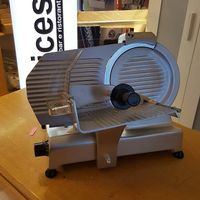 AFFETTATRICE DIAM 250 IN AZIONE
