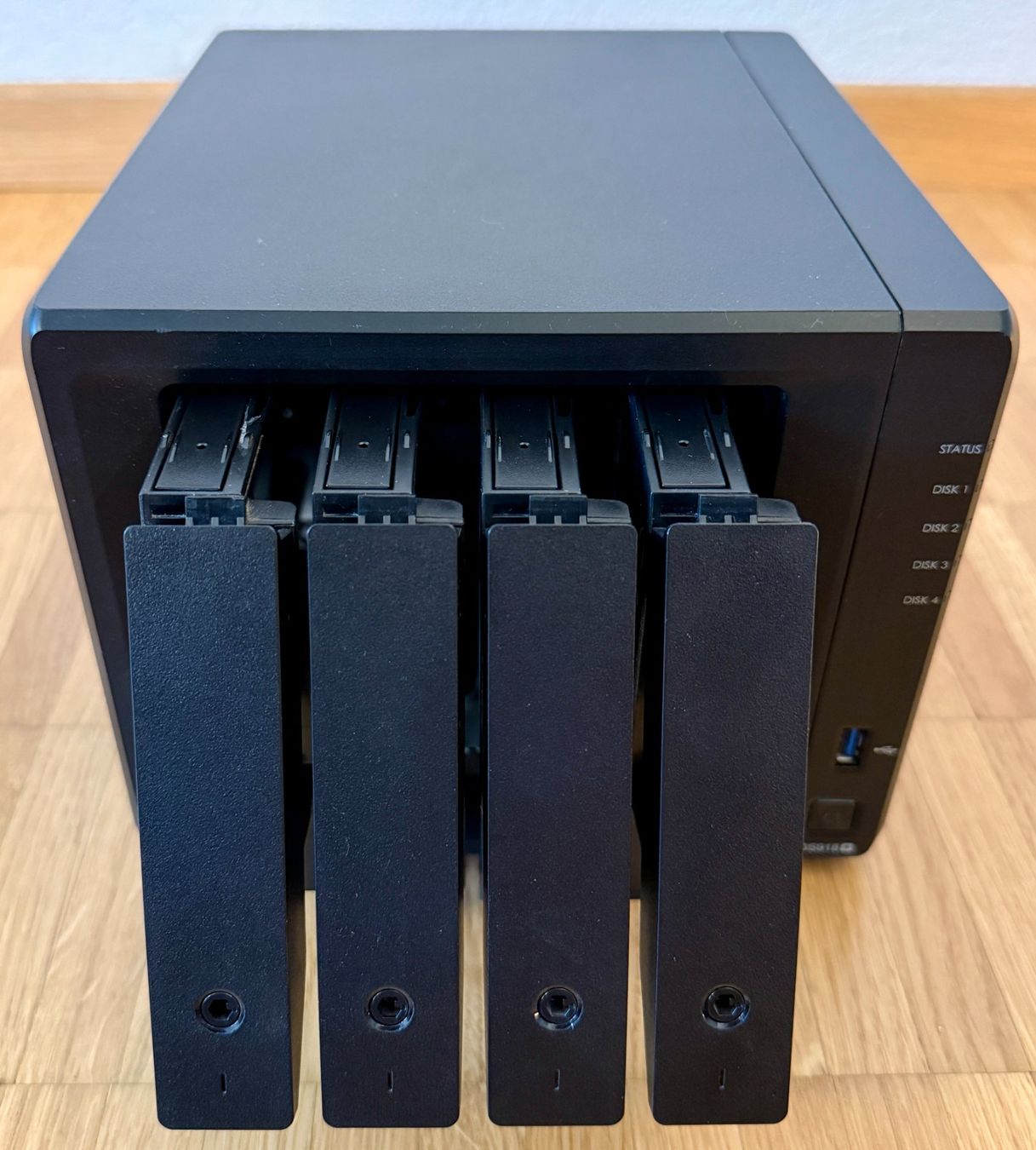 Synology Server: Synology DS918+ inkl. Netzteil – Usato da Unterlunkhofen venduto da Sonea4 1