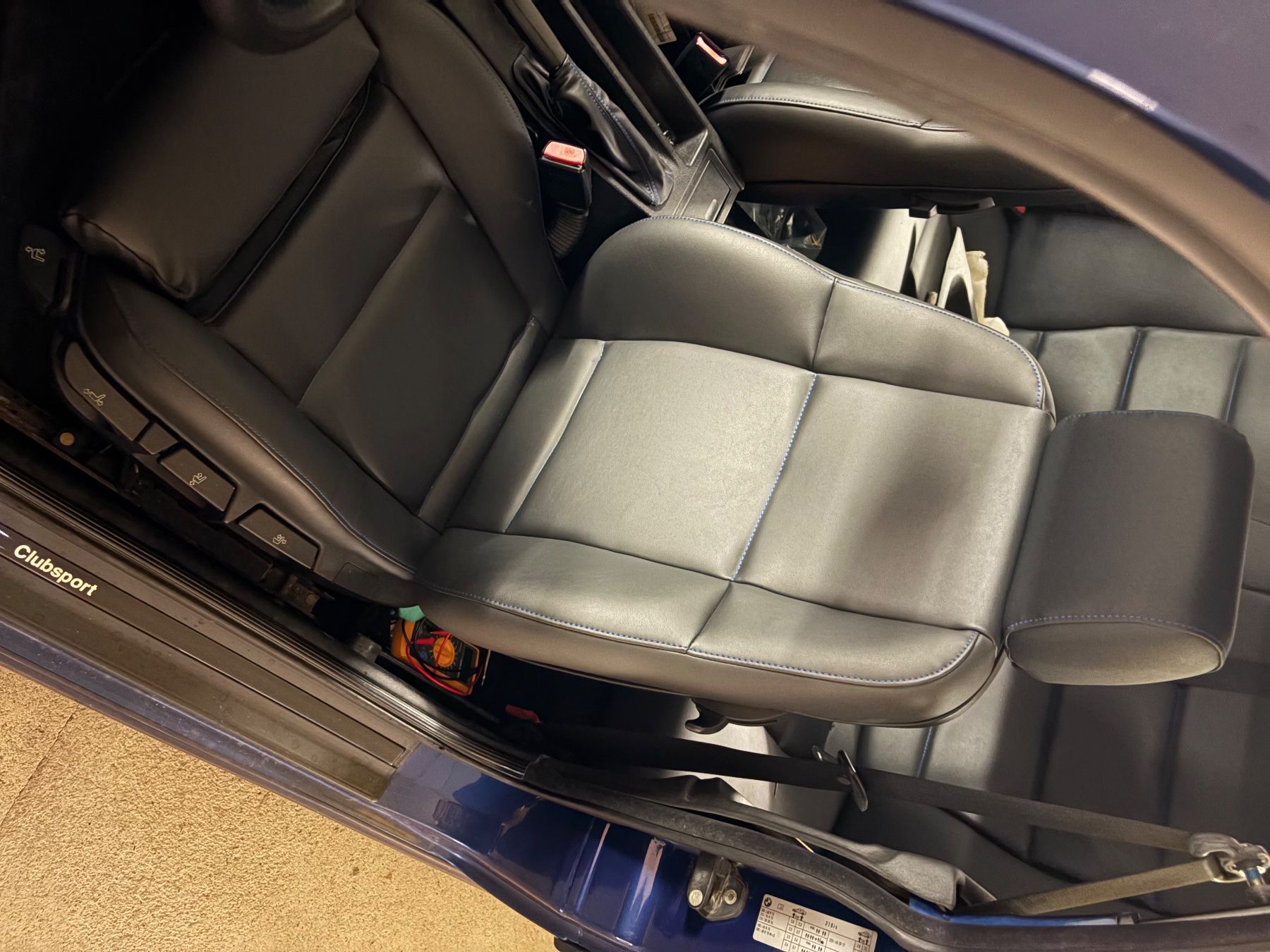 BMW Autos: BMW 318is Coupé E36 – D'occasion à Gordola par AZautoricambiSagl 5