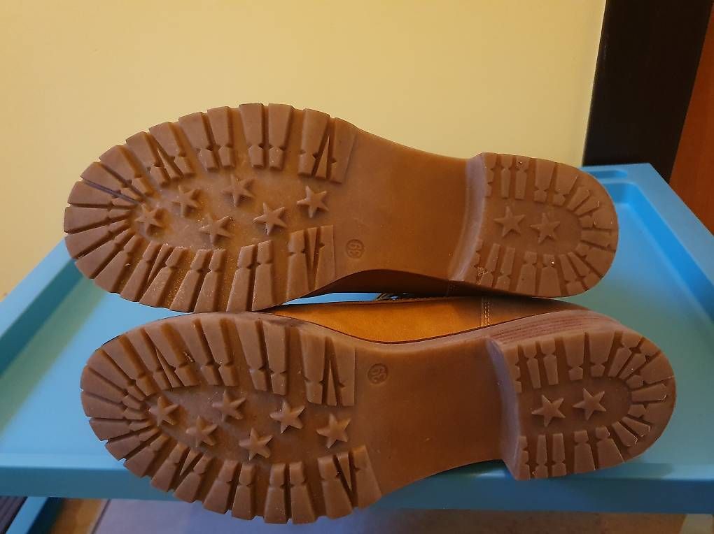 Scarpe da donna: Scarpone – Usato da Biasca venduto da bar_qhz7