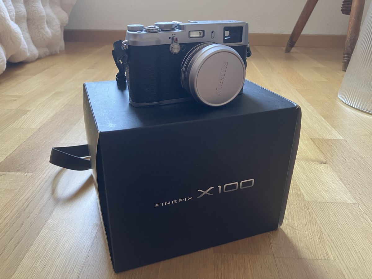 Fujifilm Appareil photo: Fujifilm FinePix X100 – D'occasion à Zürich par Wooha