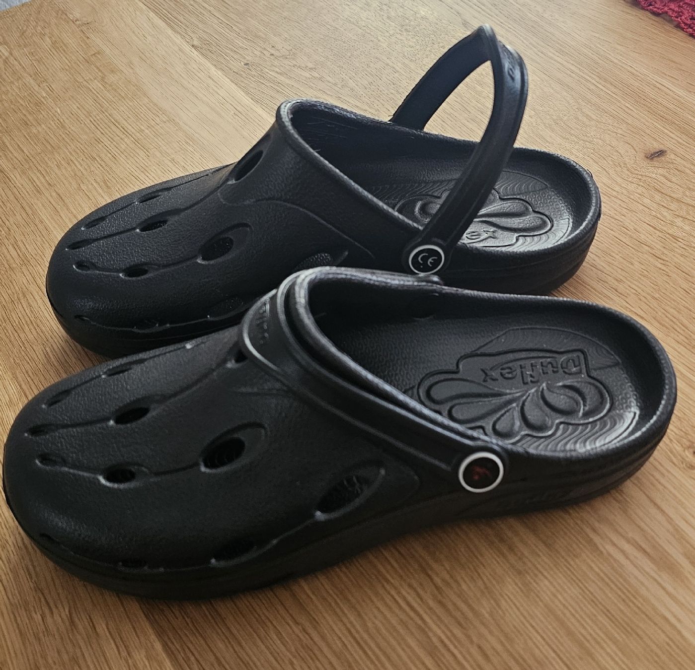 Crocs Damenschuhe: Duflex Clogs Grösse 38/40 Schwarz, NEU – Neu und originalverpackt aus Arbon von Flyaway8