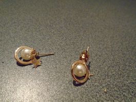 Ohrstecker goldfarbig, weisse Perle, Stern