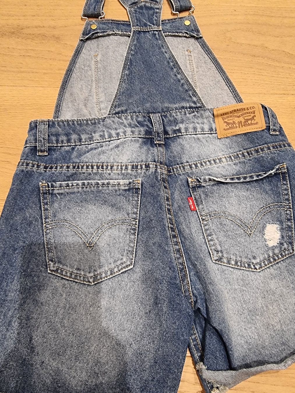 Levi's Pantaloni: Levi's Latzshorts, 140 – Usato da Buttikon SZ venduto da Limo180 3