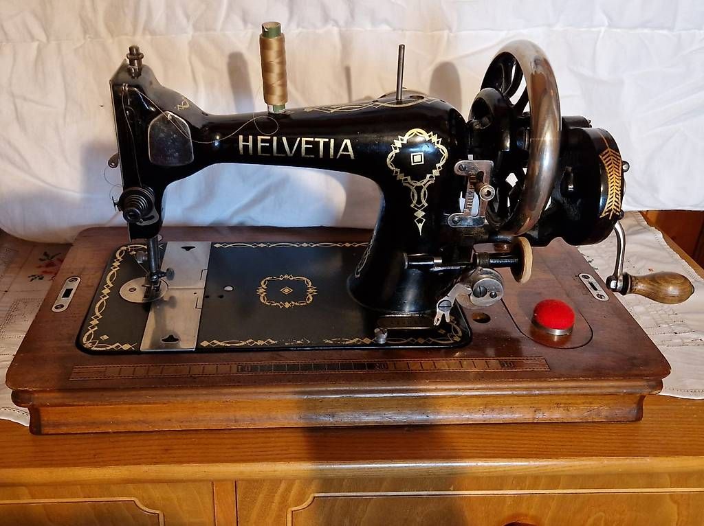 Macchine da cucire: Nähmaschine Helvetia – Usato da Zignau venduto da Murli_24 2